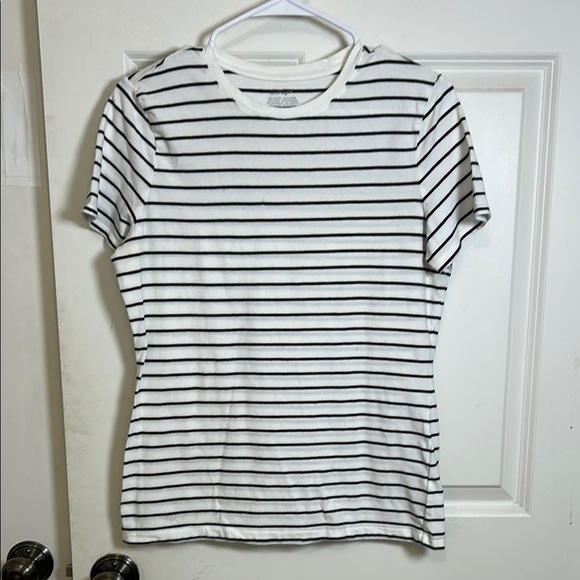 Lord & Taylor Black and White Short Sleeve Tee Shirt size medium, cotton blend - Picture 1 of 5